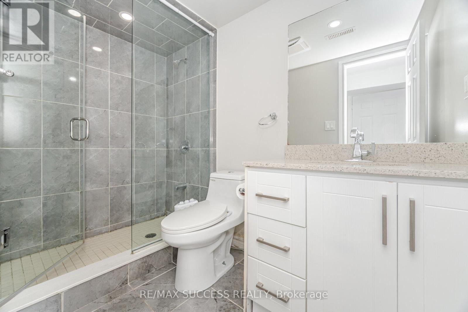 3056 Doyle Street, Mississauga, ON - Indoor Photo Showing Bathroom