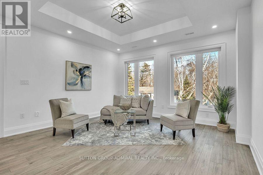 1377 Rometown Drive, Mississauga, ON - Indoor Photo Showing Living Room