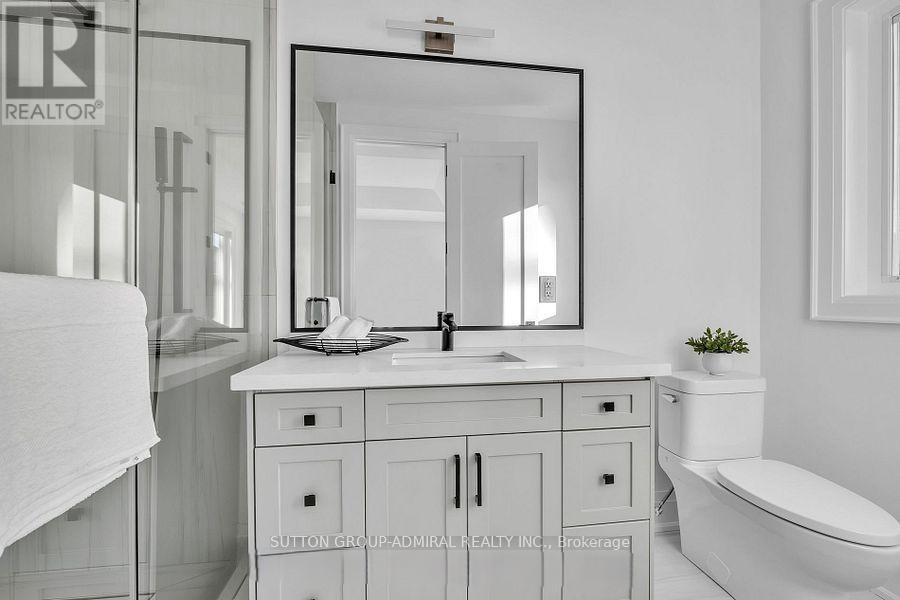 1377 Rometown Drive, Mississauga, ON - Indoor Photo Showing Bathroom
