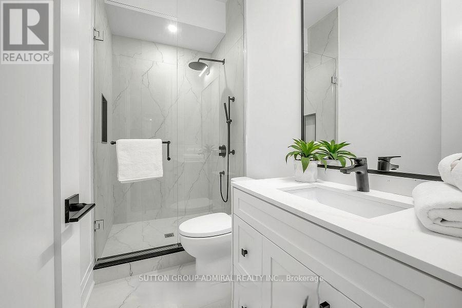 1377 Rometown Drive, Mississauga, ON - Indoor Photo Showing Bathroom