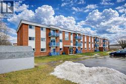 527 PARKSIDE Drive Unit# 8 Waterloo, ON N2L 4X7