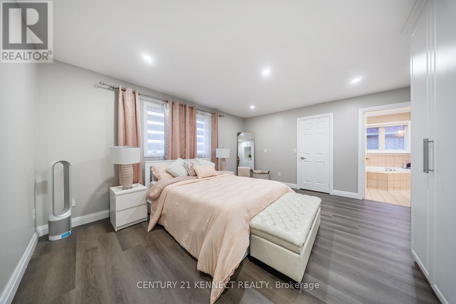 656 Kaiser Drive, Mississauga, ON - Indoor Photo Showing Bedroom