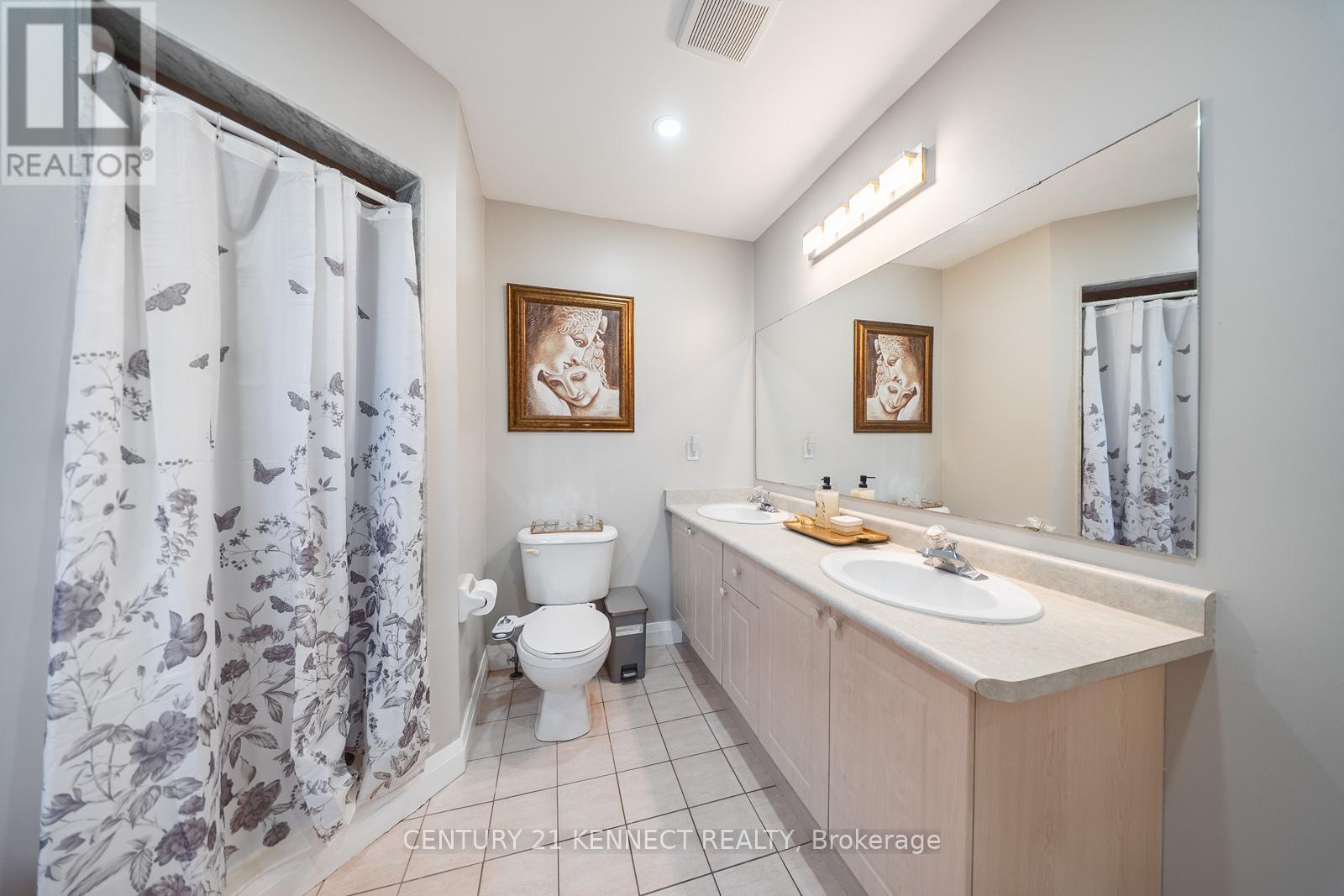 656 Kaiser Drive, Mississauga, ON - Indoor Photo Showing Bathroom