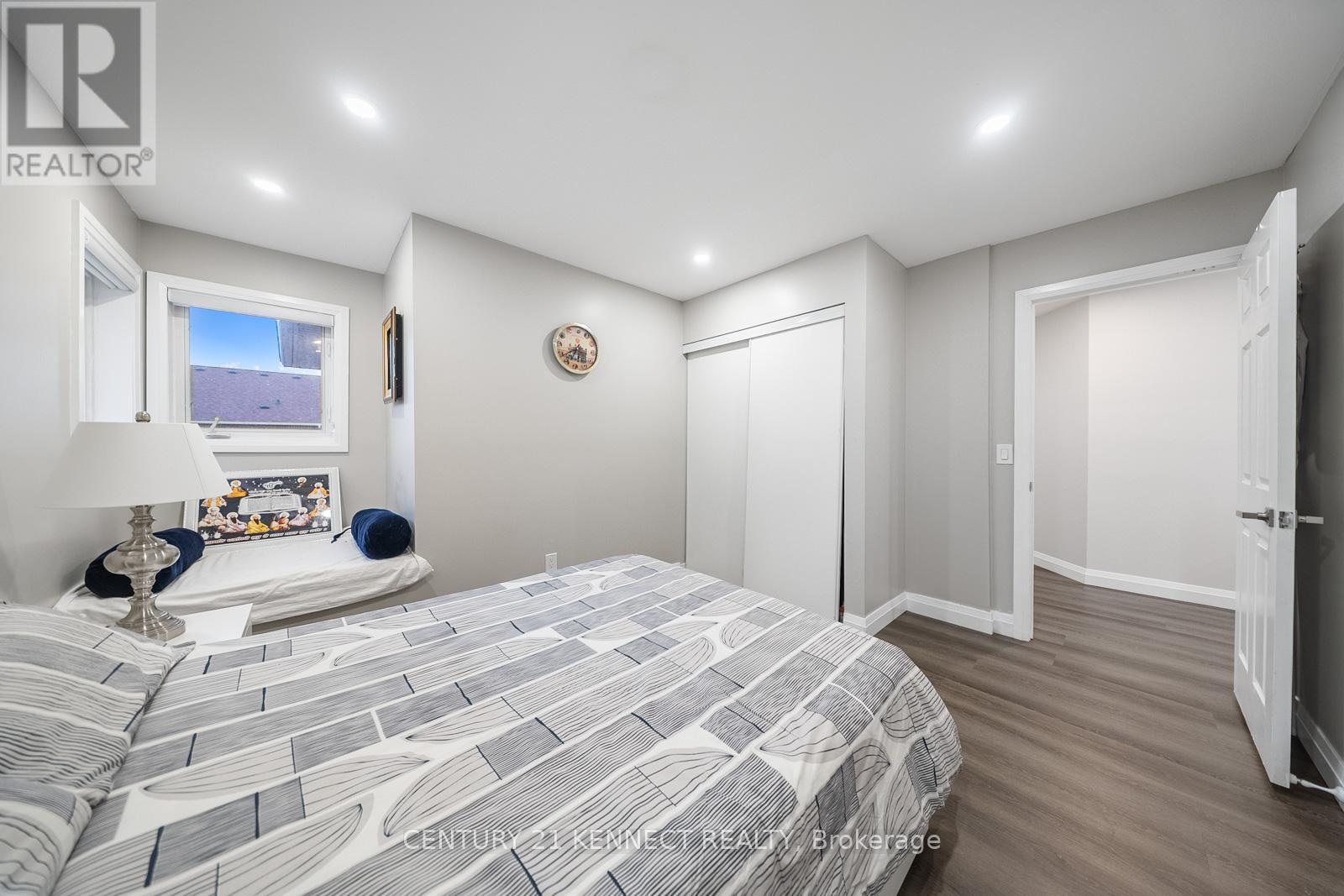 656 Kaiser Drive, Mississauga, ON - Indoor Photo Showing Bedroom
