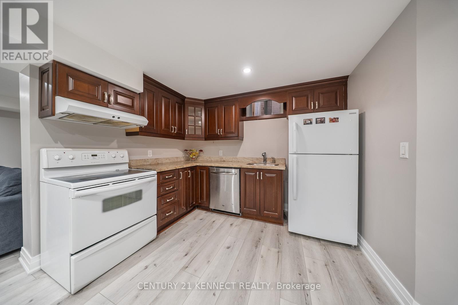656 Kaiser Drive, Mississauga, ON - Indoor Photo Showing Kitchen