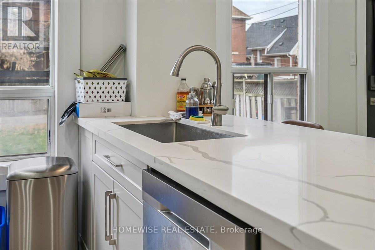 20 Greenaway Avenue, Hamilton, ON - Indoor Photo Showing Kitchen