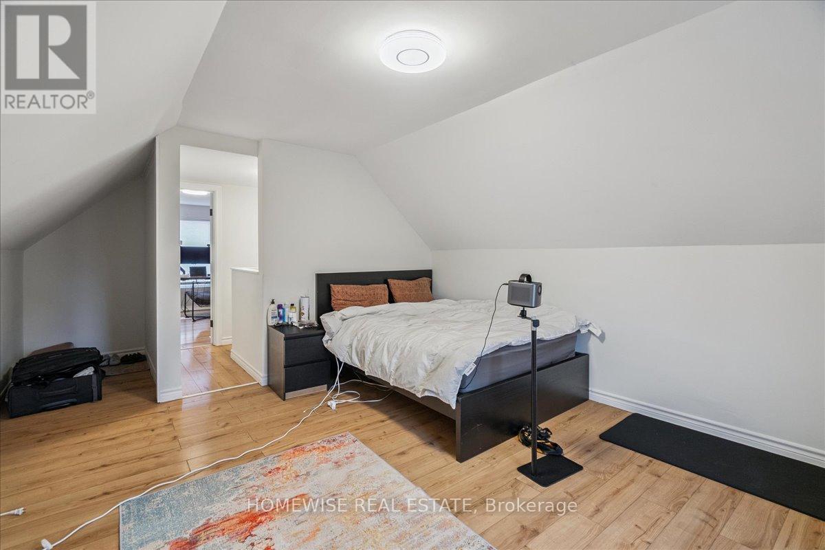20 Greenaway Avenue, Hamilton, ON - Indoor Photo Showing Bedroom