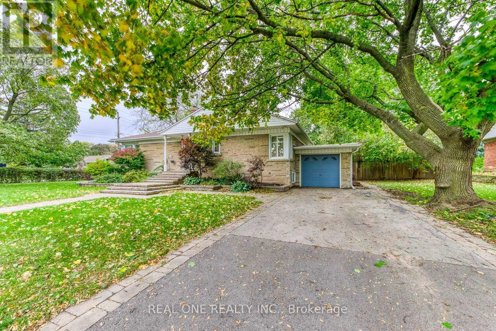 2181 Courtland Drive, Burlington, ON - Outdoor