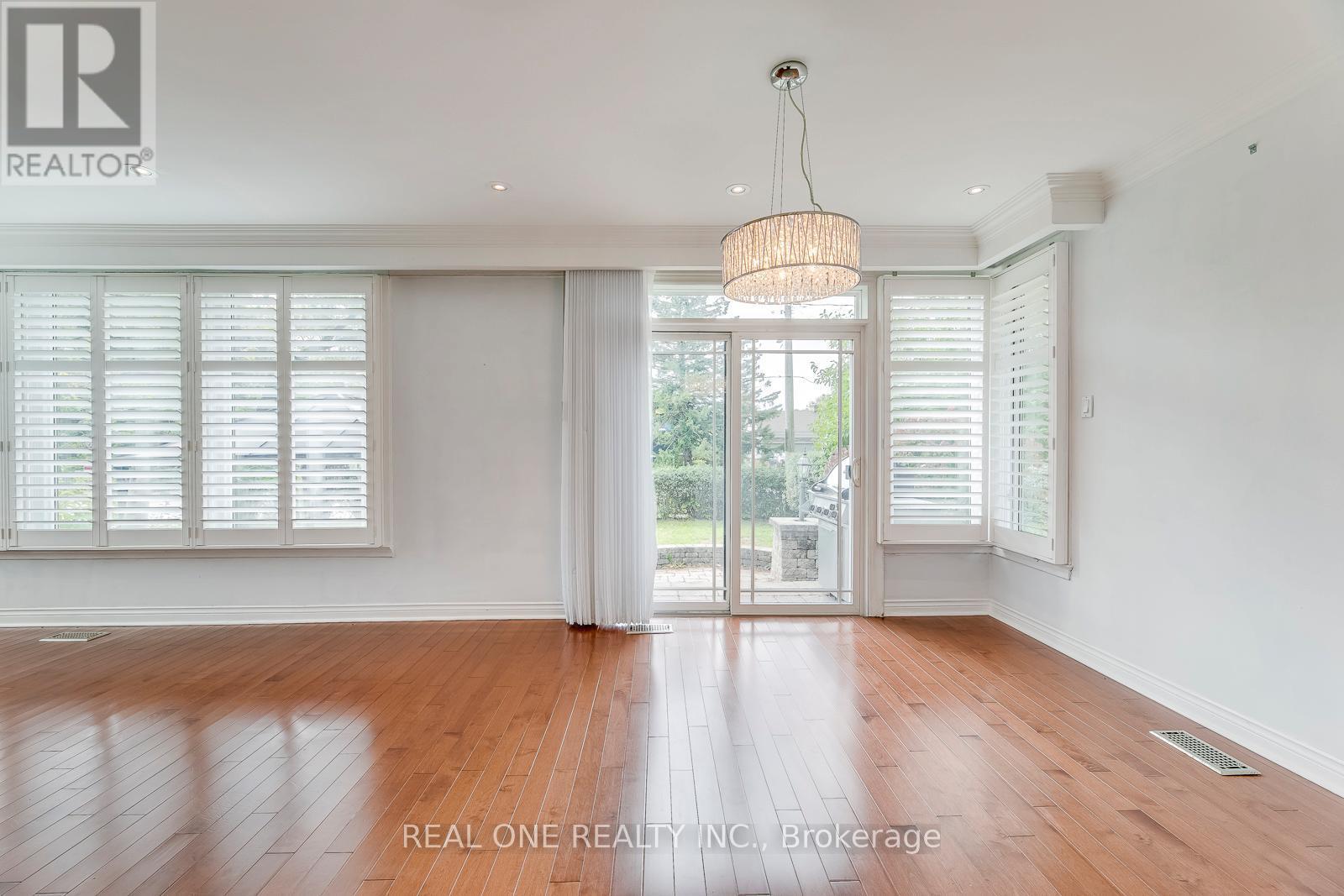 2181 Courtland Drive, Burlington, ON - Indoor Photo Showing Other Room