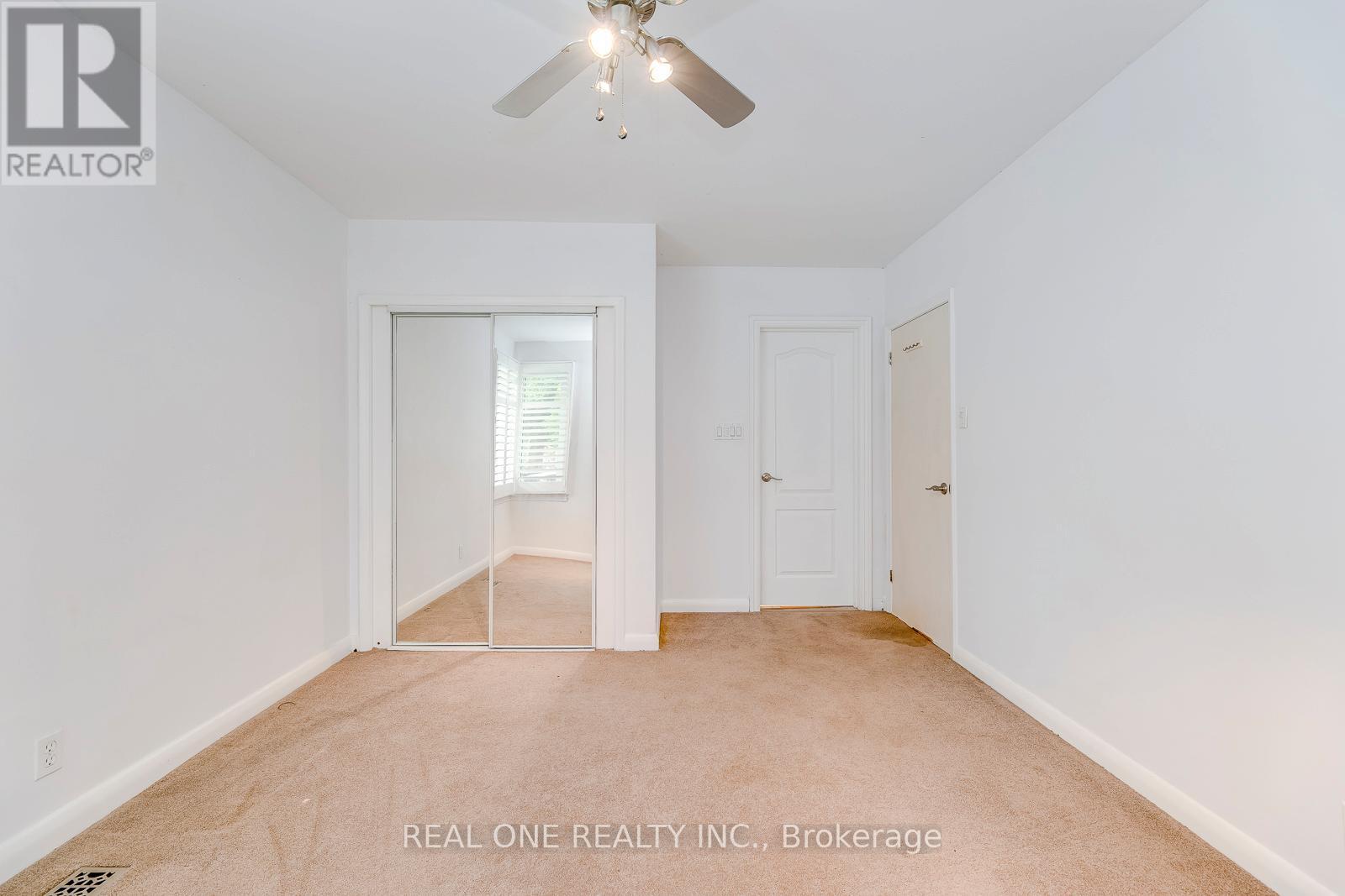 2181 Courtland Drive, Burlington, ON - Indoor Photo Showing Other Room