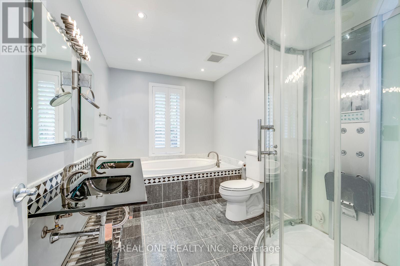 2181 Courtland Drive, Burlington, ON - Indoor Photo Showing Bathroom
