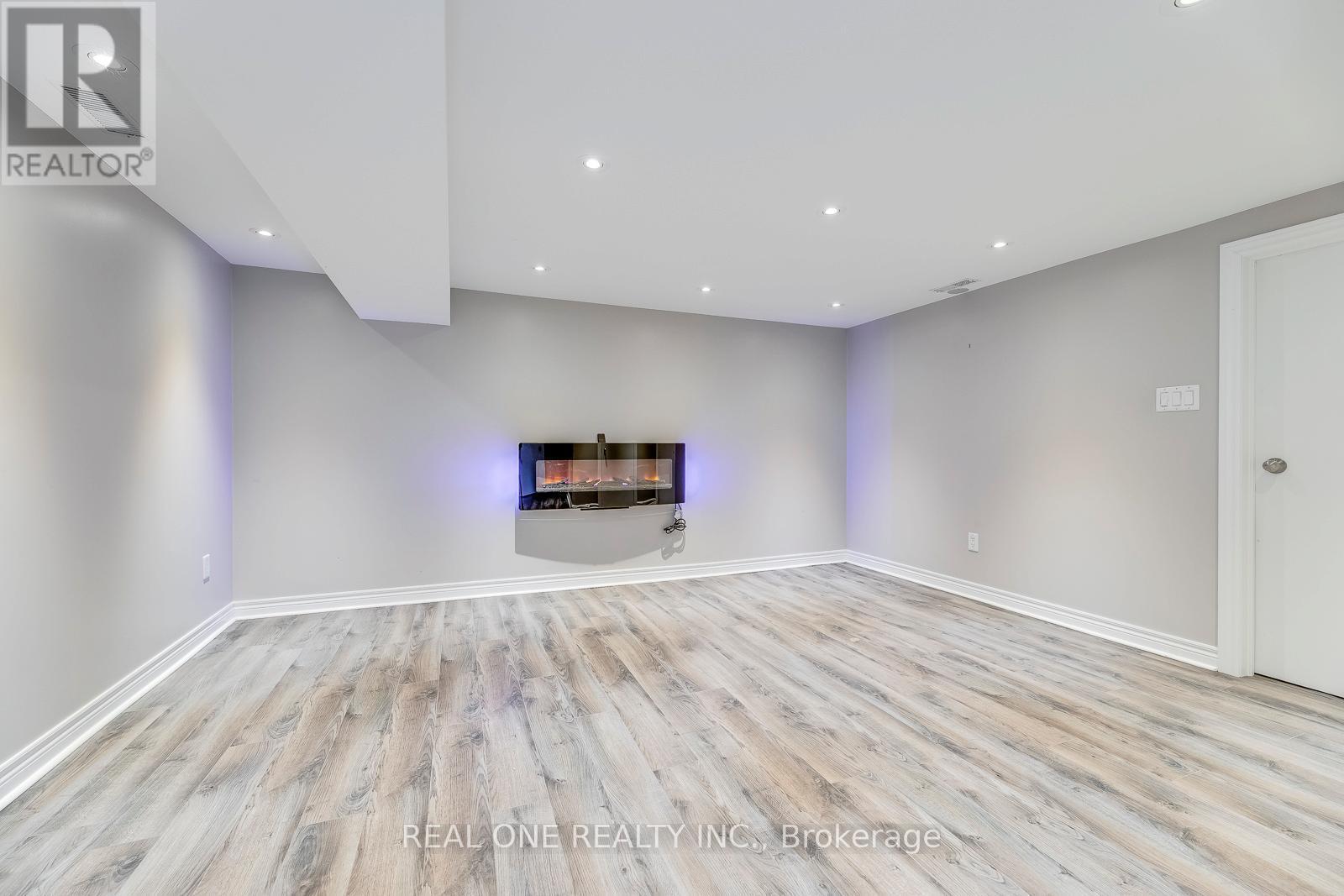 2181 Courtland Drive, Burlington, ON - Indoor Photo Showing Other Room