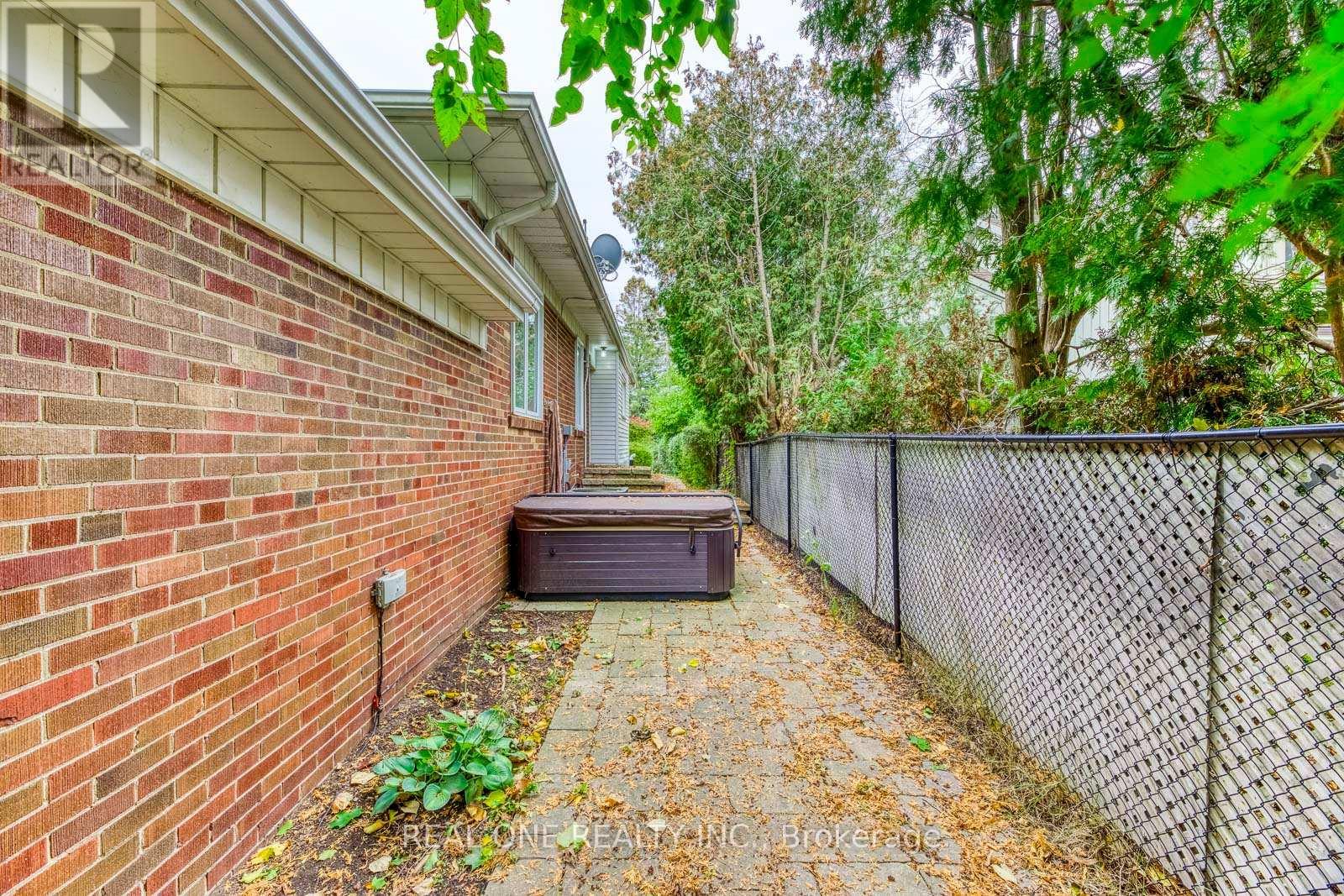 2181 Courtland Drive, Burlington, ON - Outdoor With Exterior