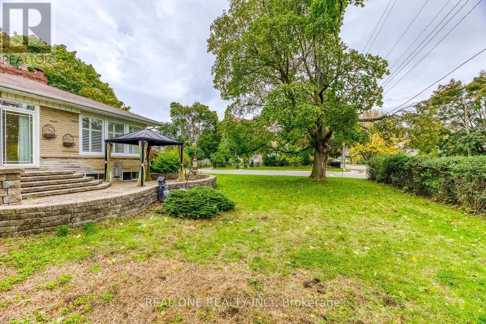 2181 Courtland Drive, Burlington, ON - Outdoor