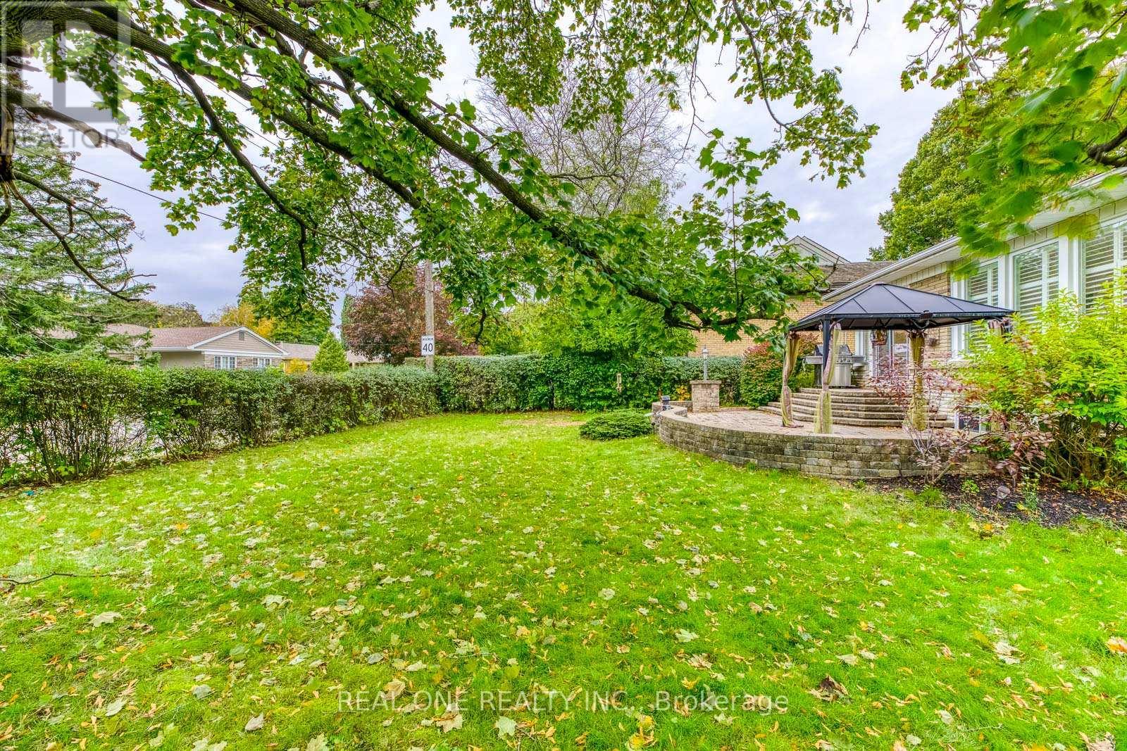 2181 Courtland Drive, Burlington, ON - Outdoor