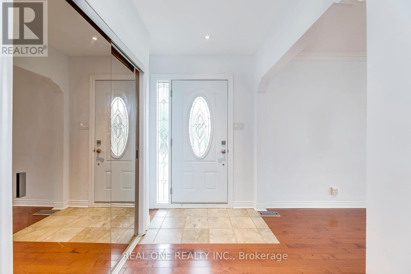 2181 Courtland Drive, Burlington, ON - Indoor Photo Showing Other Room