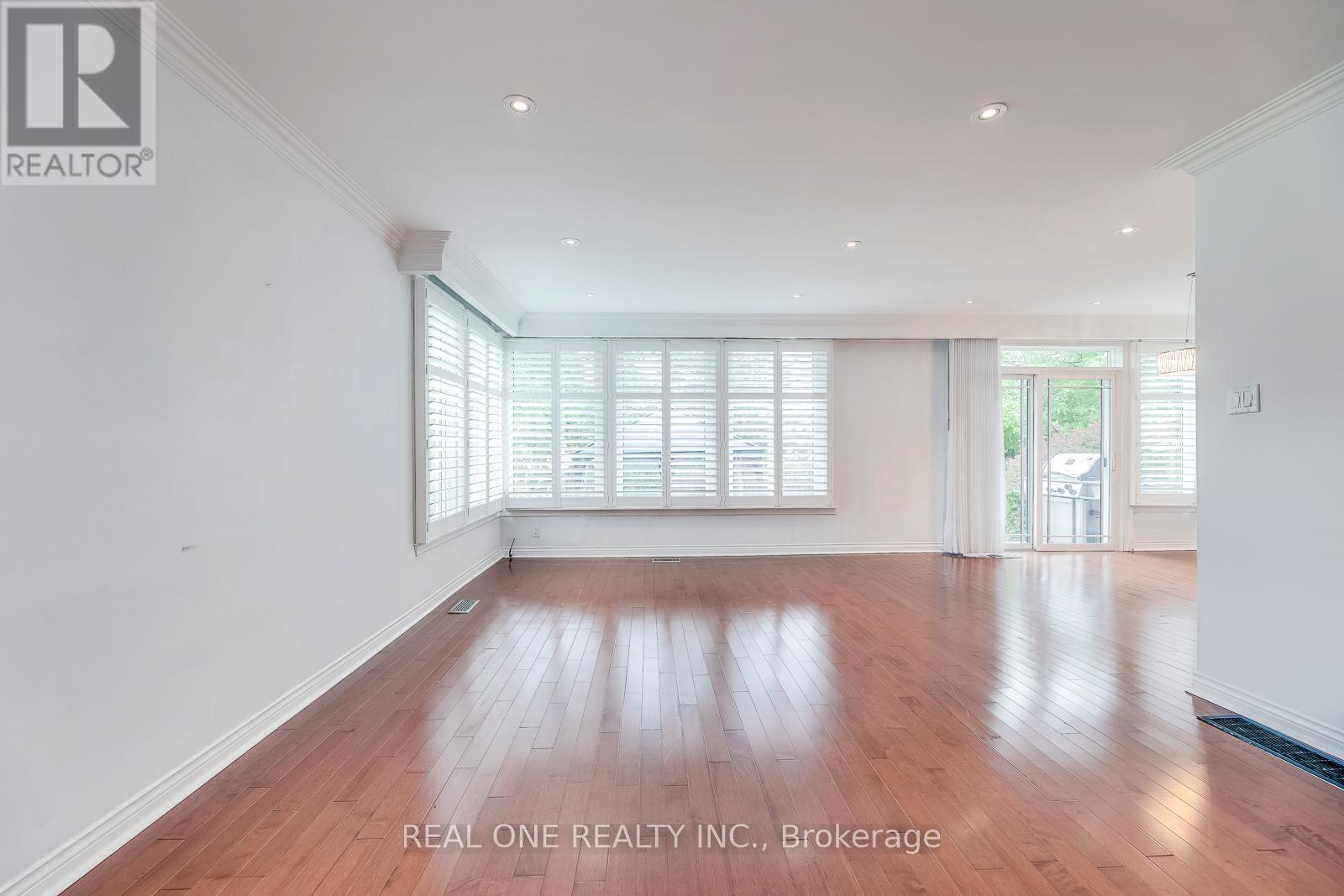 2181 Courtland Drive, Burlington, ON - Indoor Photo Showing Other Room