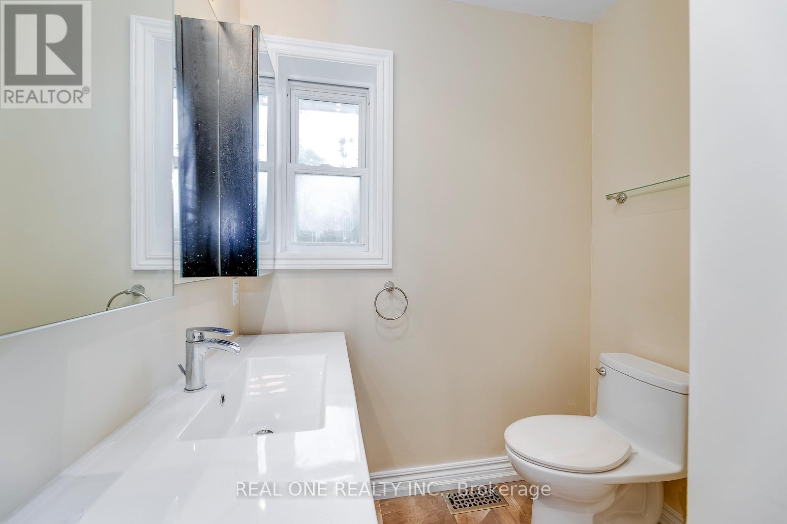 2181 Courtland Drive, Burlington, ON - Indoor Photo Showing Bathroom