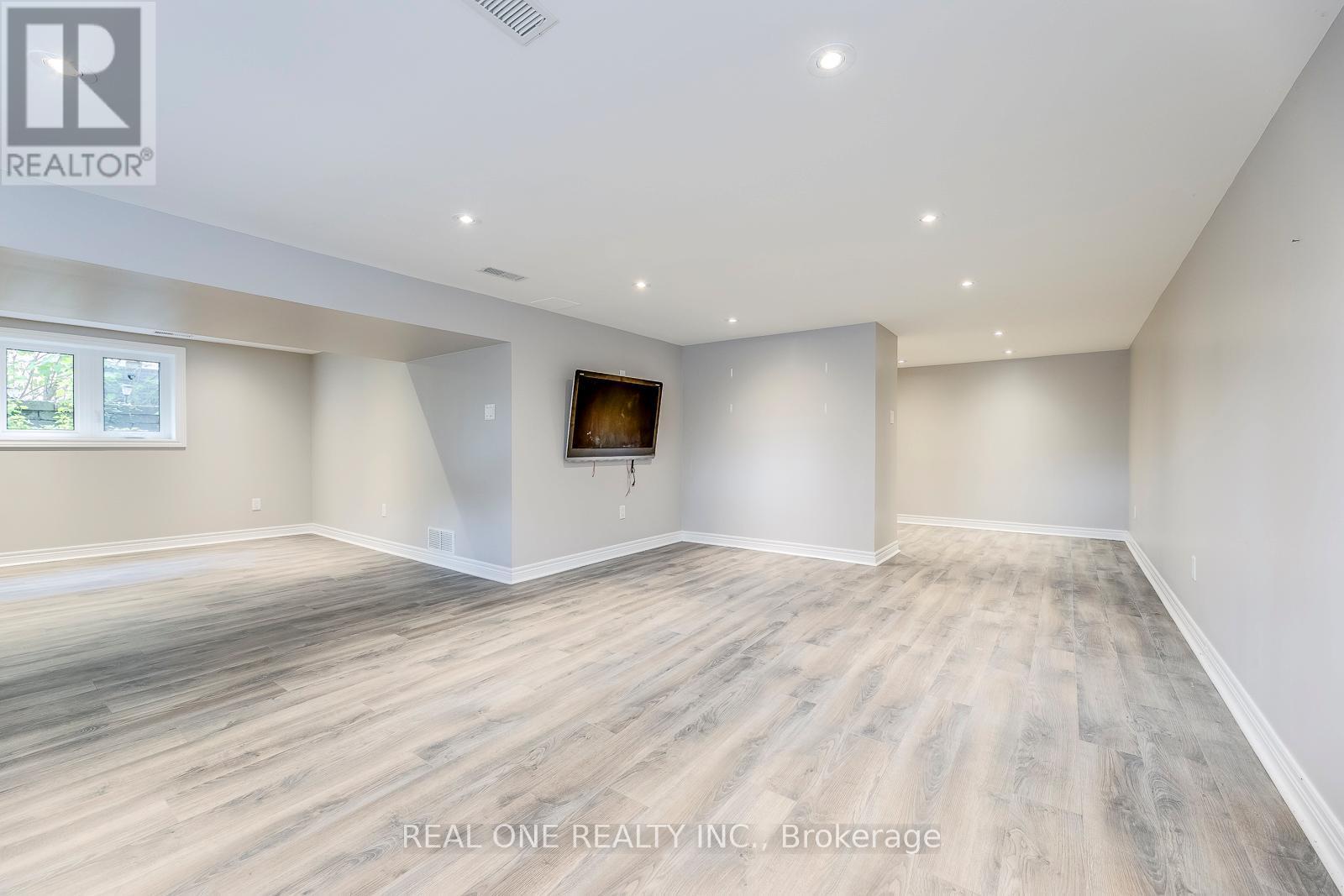 2181 Courtland Drive, Burlington, ON - Indoor Photo Showing Other Room