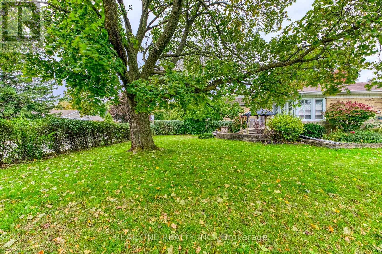 2181 Courtland Drive, Burlington, ON - Outdoor