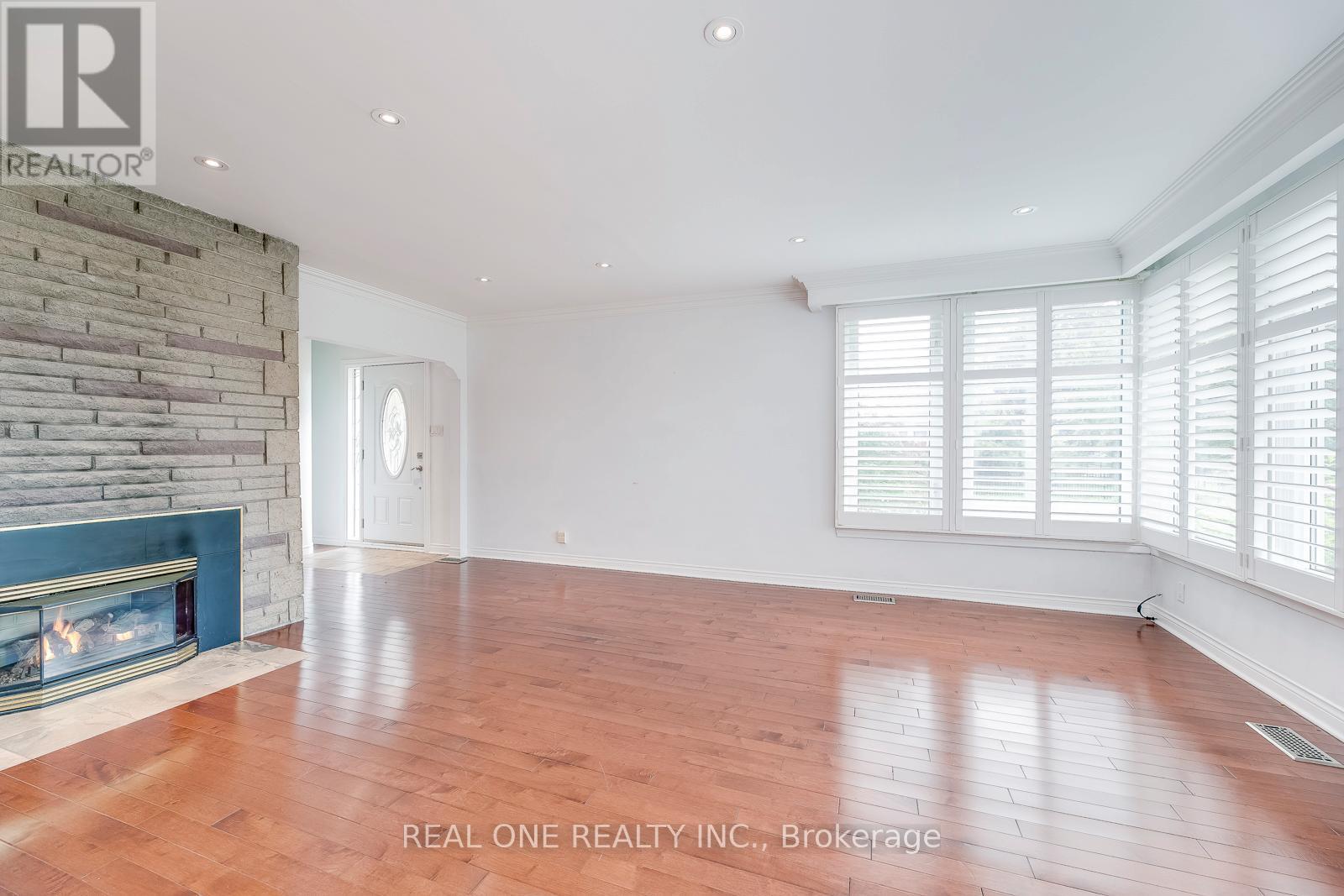 2181 Courtland Drive, Burlington, ON - Indoor Photo Showing Other Room With Fireplace