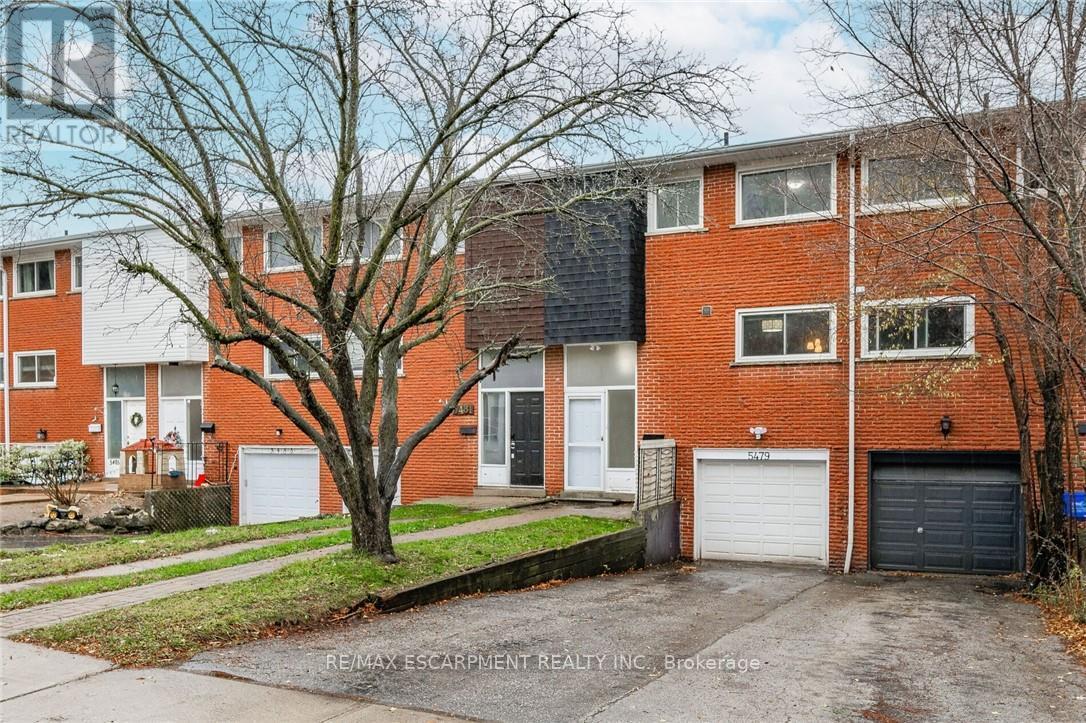 5479 Schueller Crescent, Burlington, ON - Outdoor With Facade