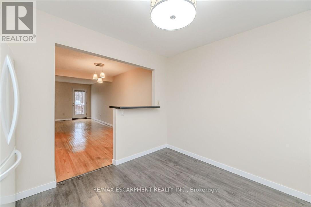 5479 Schueller Crescent, Burlington, ON - Indoor Photo Showing Other Room