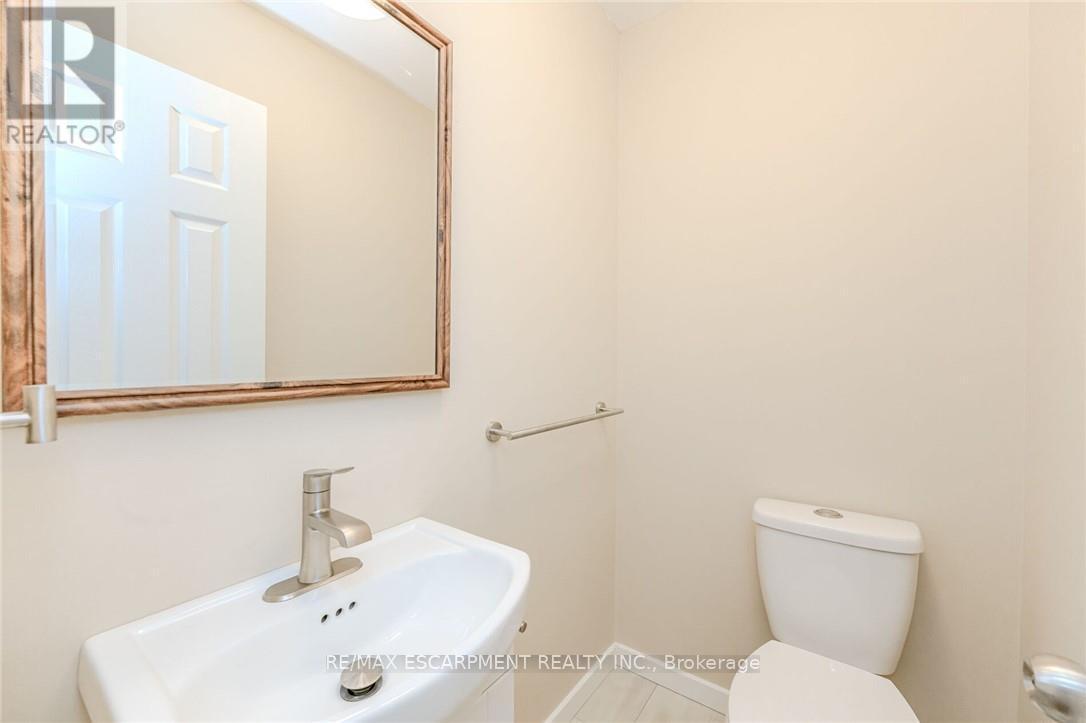 5479 Schueller Crescent, Burlington, ON - Indoor Photo Showing Bathroom