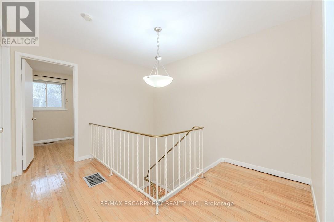 5479 Schueller Crescent, Burlington, ON - Indoor Photo Showing Other Room