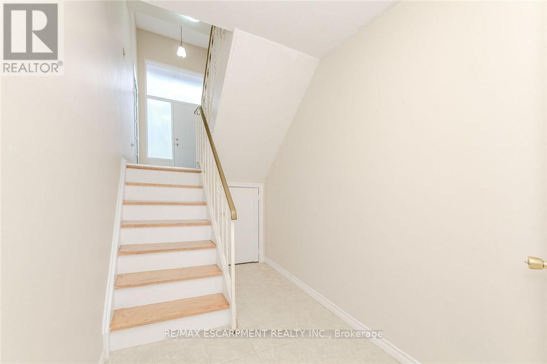 5479 Schueller Crescent, Burlington, ON - Indoor Photo Showing Other Room