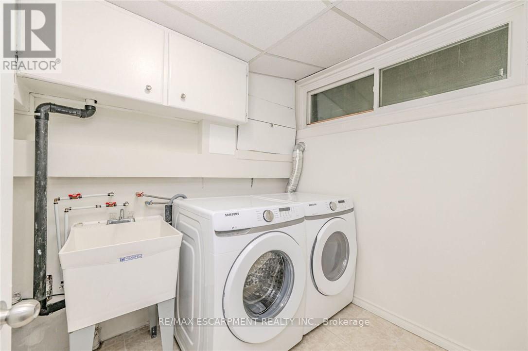 5479 Schueller Crescent, Burlington, ON - Indoor Photo Showing Laundry Room