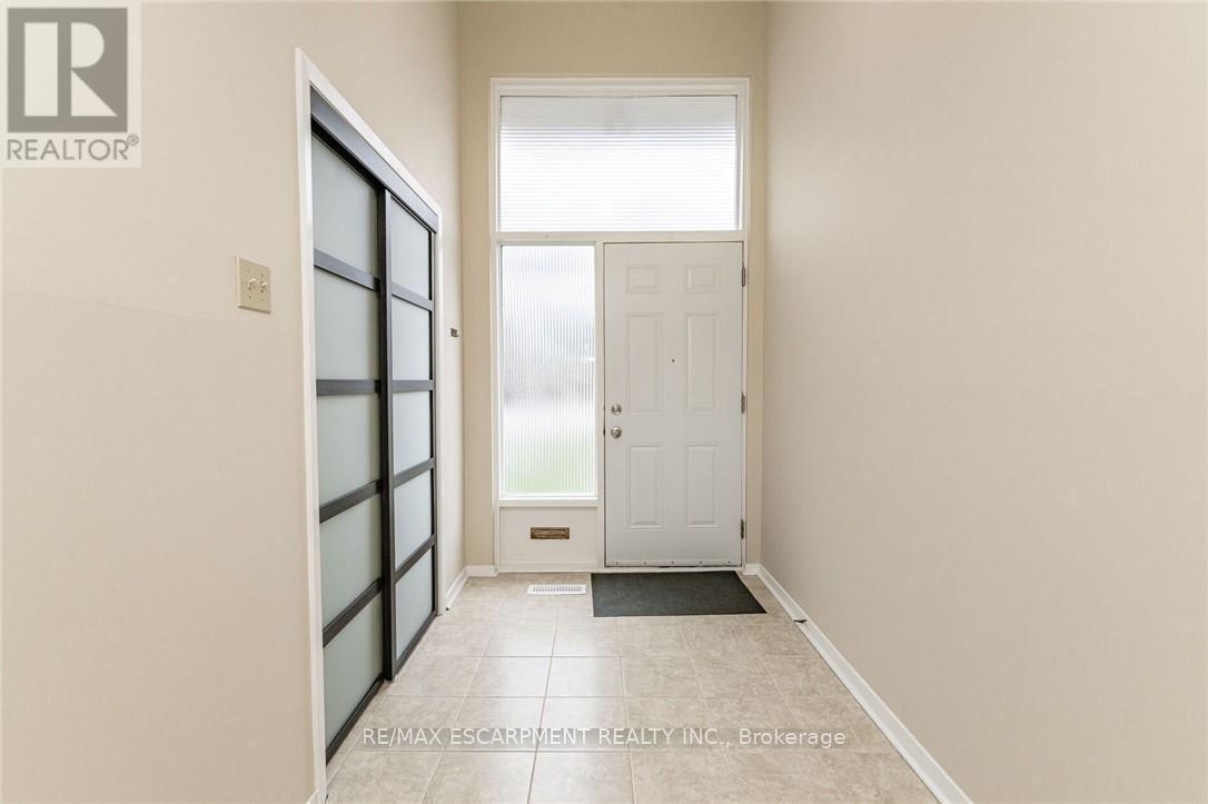 5479 Schueller Crescent, Burlington, ON - Indoor Photo Showing Other Room