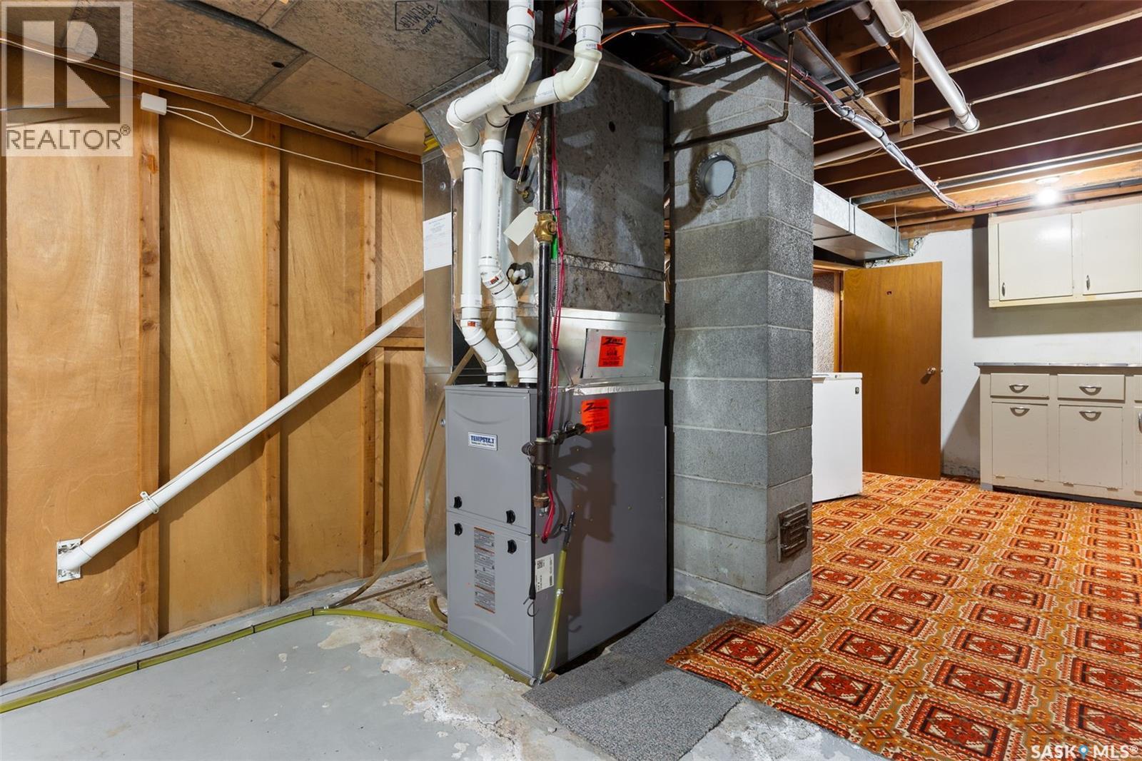 1020 9Th Avenue E, Regina, SK - Indoor Photo Showing Basement