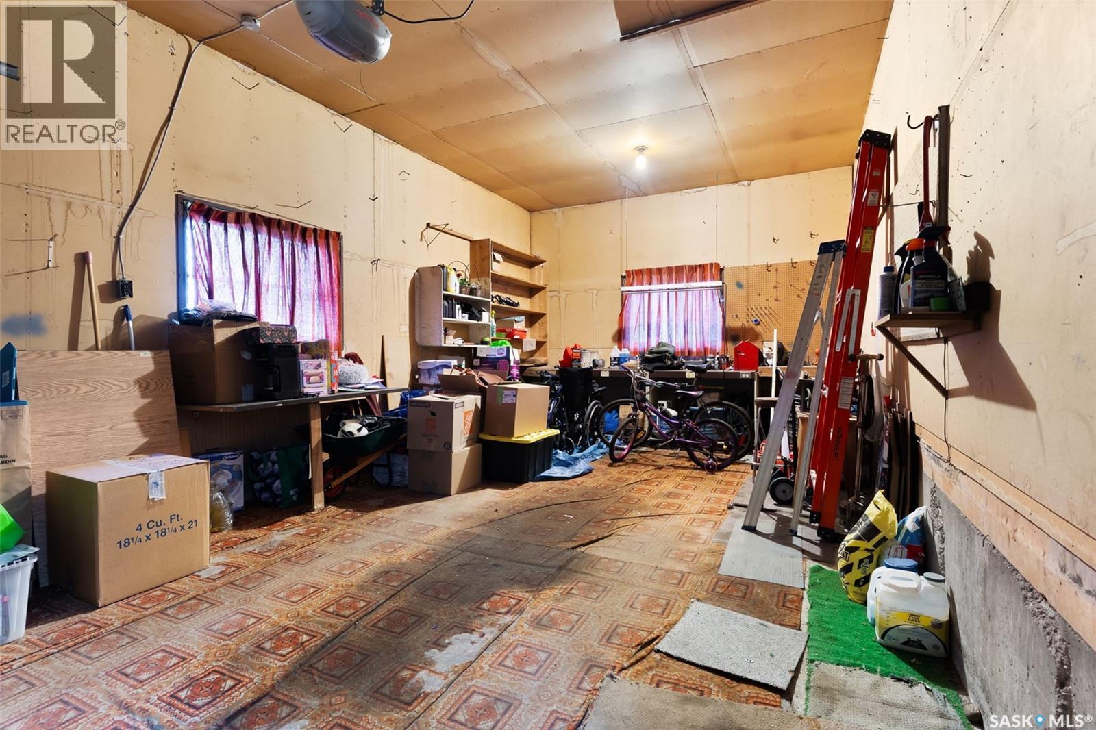 1020 9Th Avenue E, Regina, SK - Indoor Photo Showing Other Room