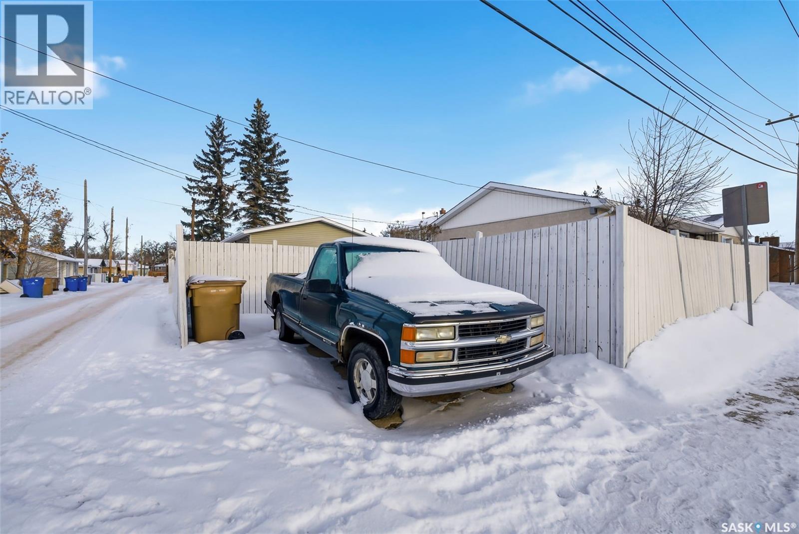 1020 9Th Avenue E, Regina, SK - Outdoor