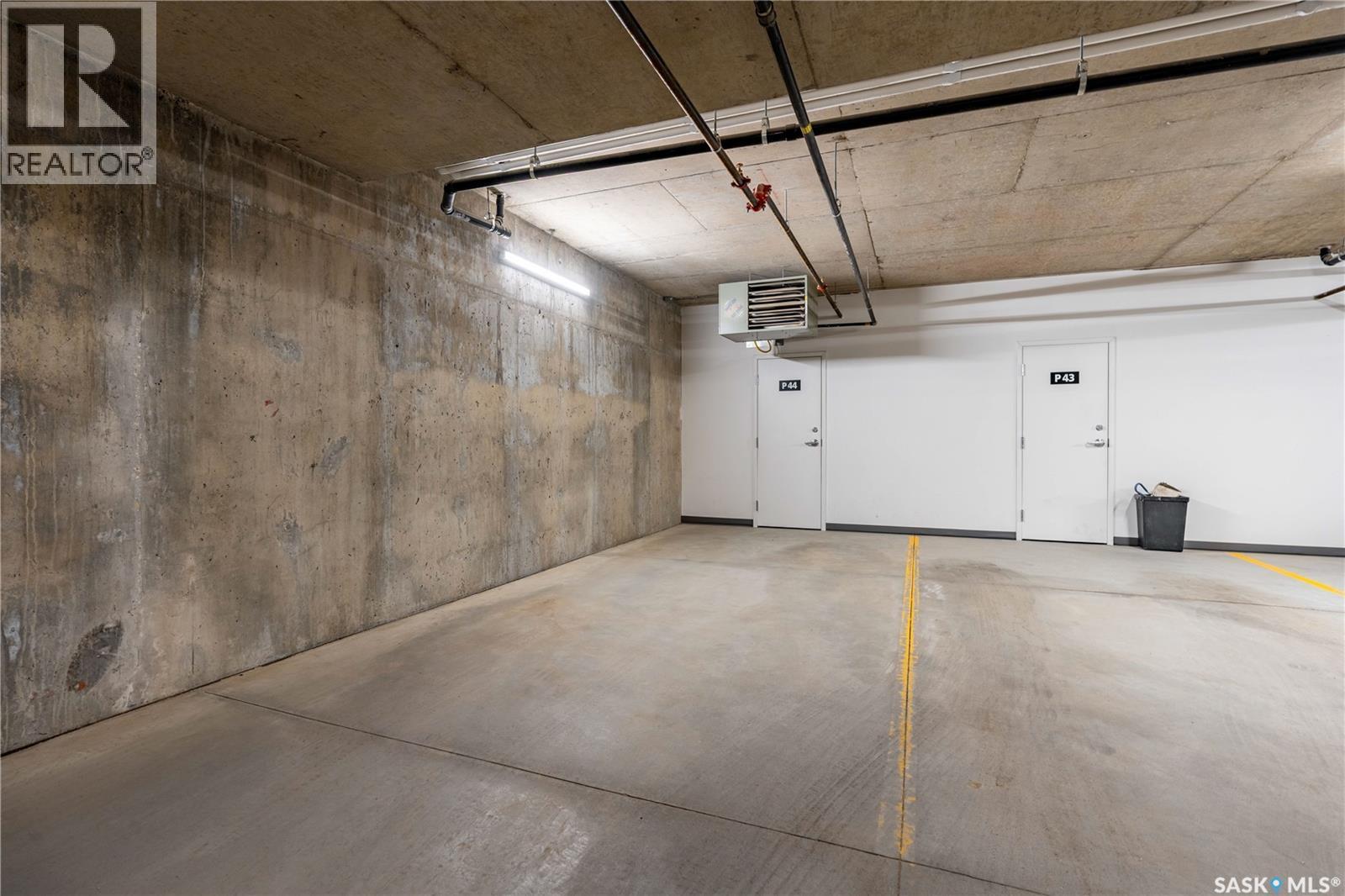 201 3581 Evans Court, Regina, SK - Indoor Photo Showing Garage