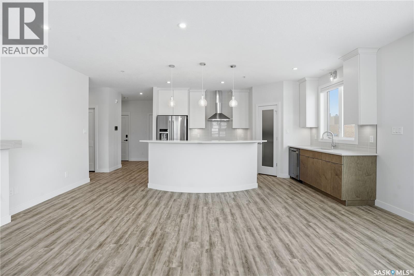 201 3581 Evans Court, Regina, SK - Indoor Photo Showing Kitchen With Upgraded Kitchen