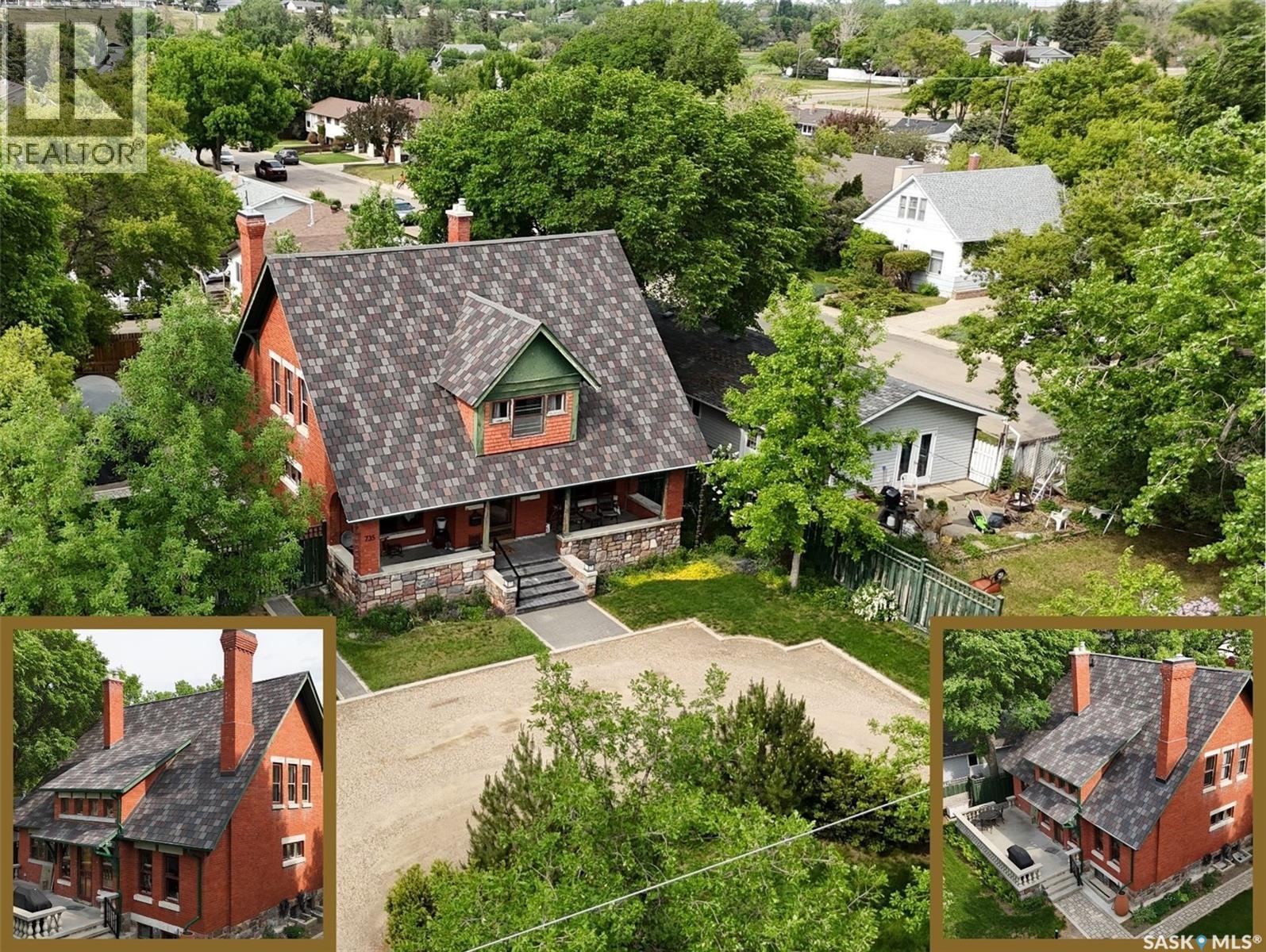 735 Sidney Street E, Swift Current, SK - Outdoor With Deck Patio Veranda