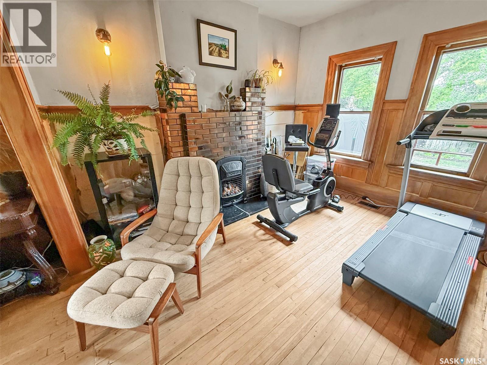 735 Sidney Street E, Swift Current, SK - Indoor