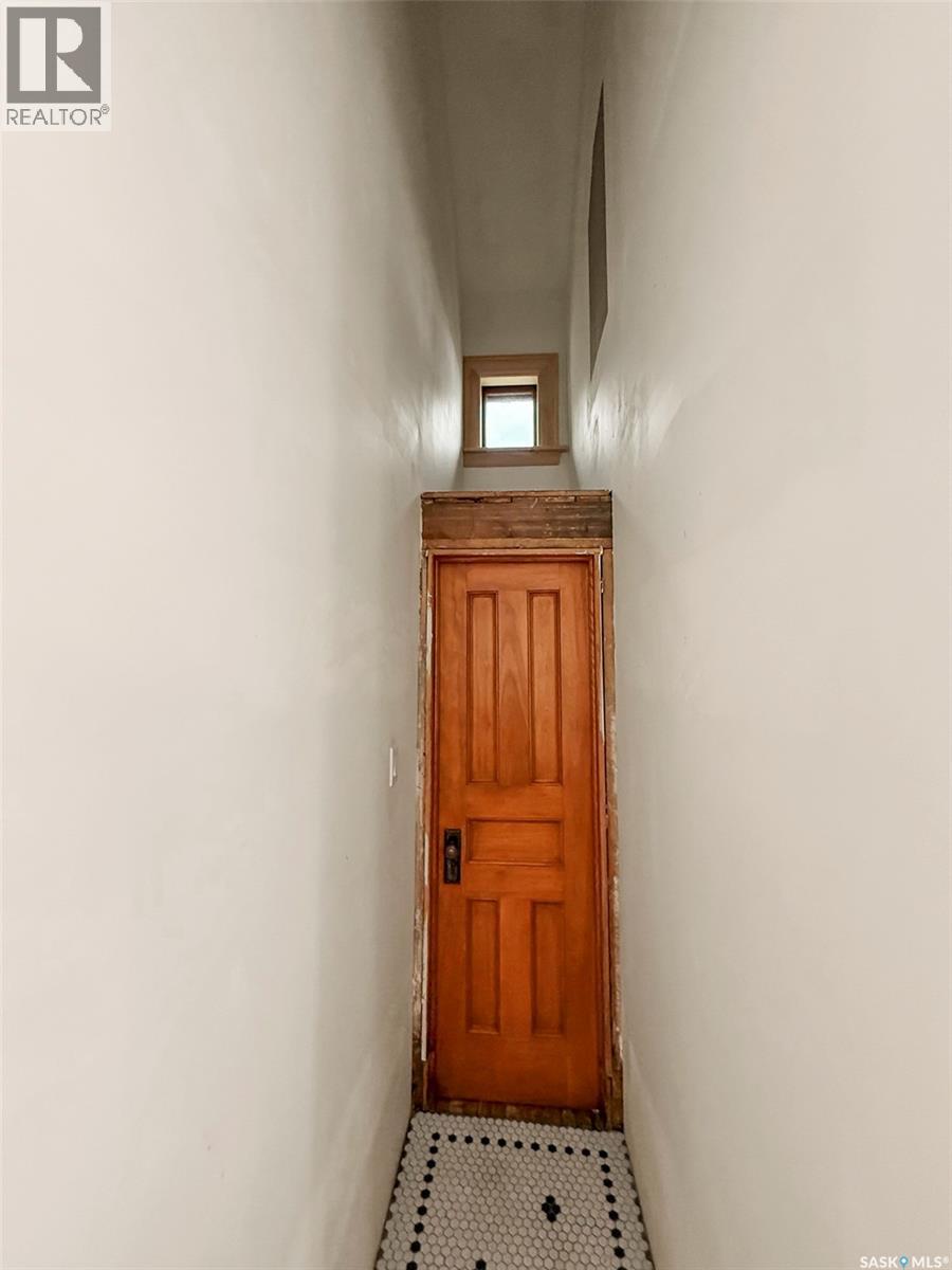 735 Sidney Street E, Swift Current, SK - Indoor Photo Showing Other Room