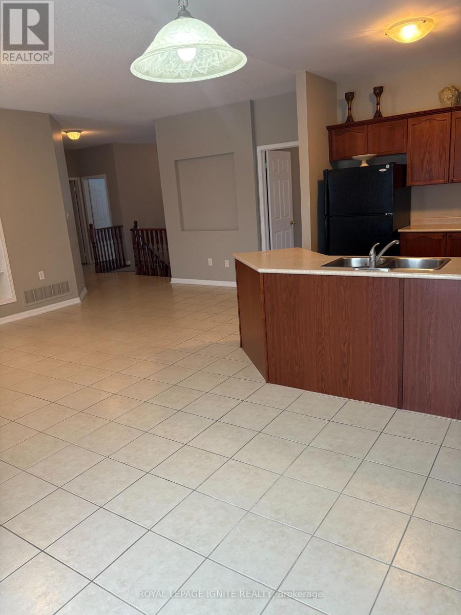 18 Red Pine Crescent, Wasaga Beach, ON - Indoor Photo Showing Kitchen With Double Sink