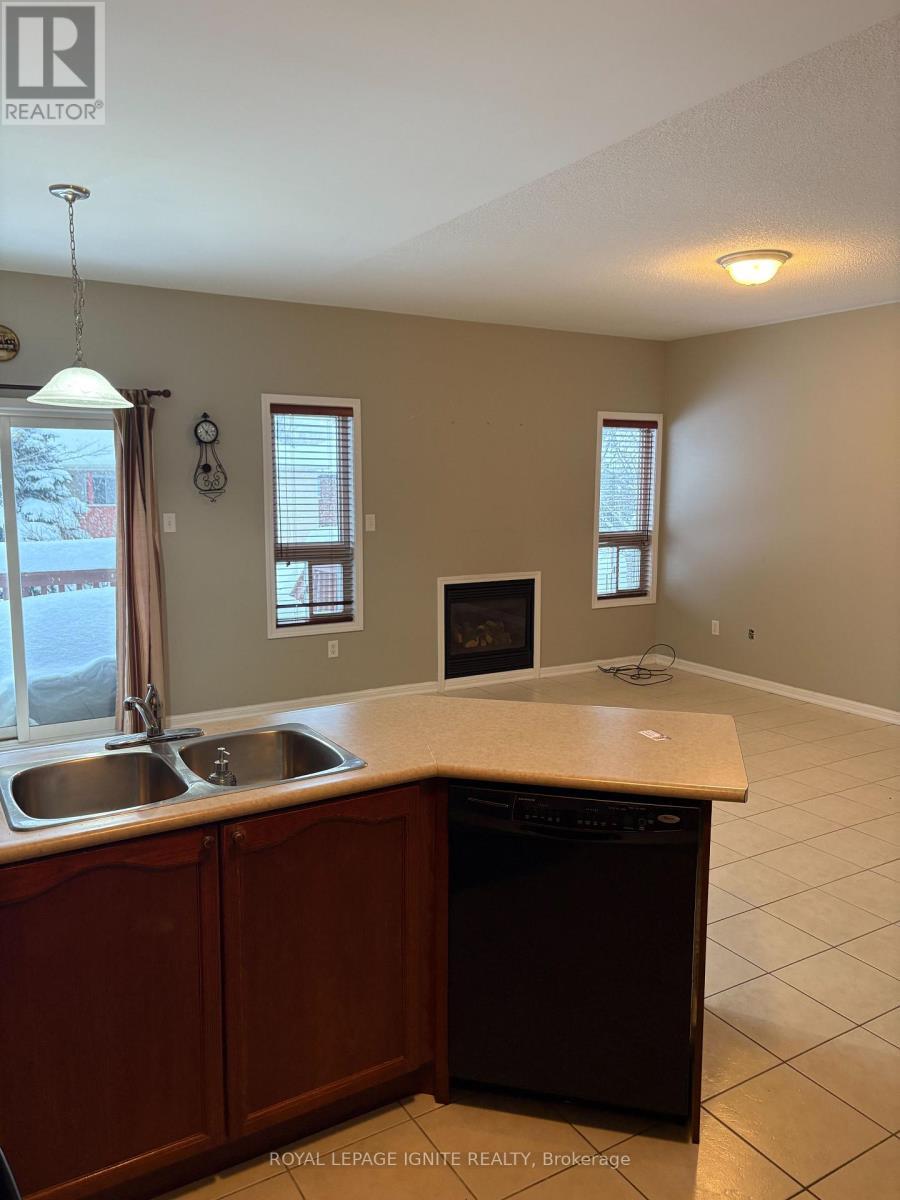 18 Red Pine Crescent, Wasaga Beach, ON - Indoor Photo Showing Kitchen With Double Sink