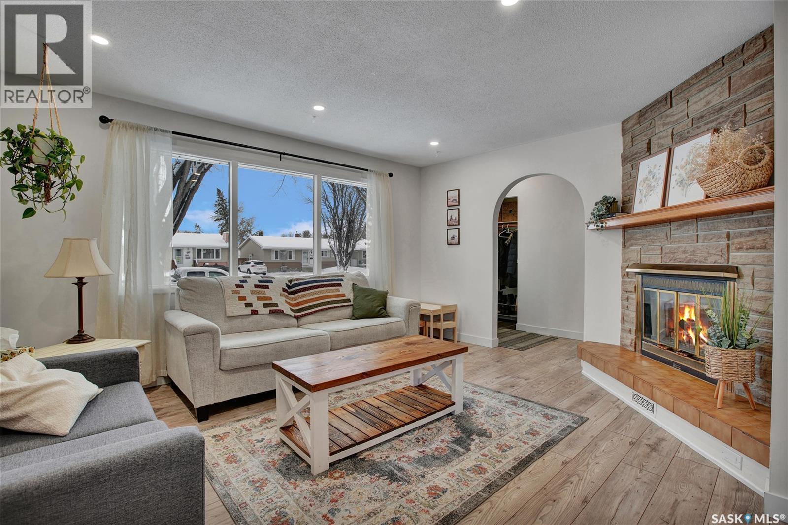 1814 Richardson Road, Saskatoon, SK - Indoor Photo Showing Living Room With Fireplace