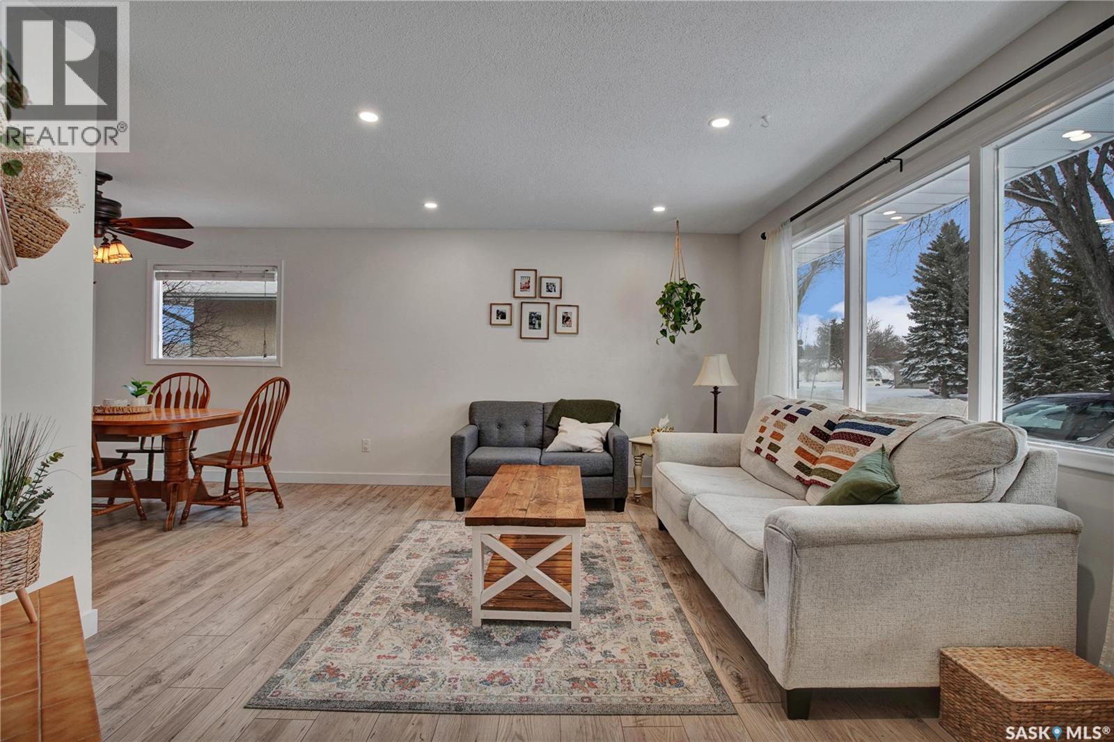 1814 Richardson Road, Saskatoon, SK - Indoor Photo Showing Living Room