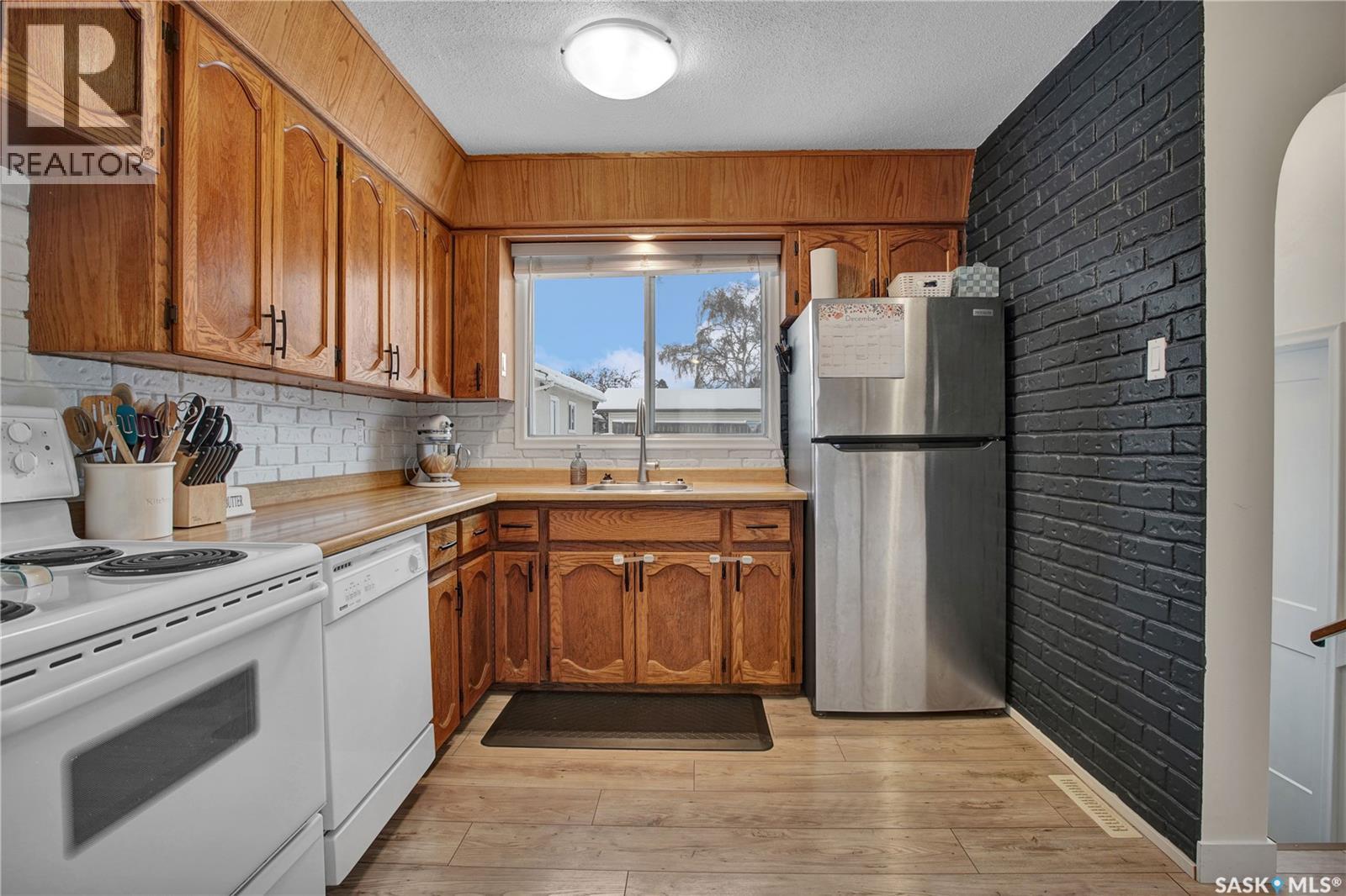 1814 Richardson Road, Saskatoon, SK - Indoor Photo Showing Kitchen