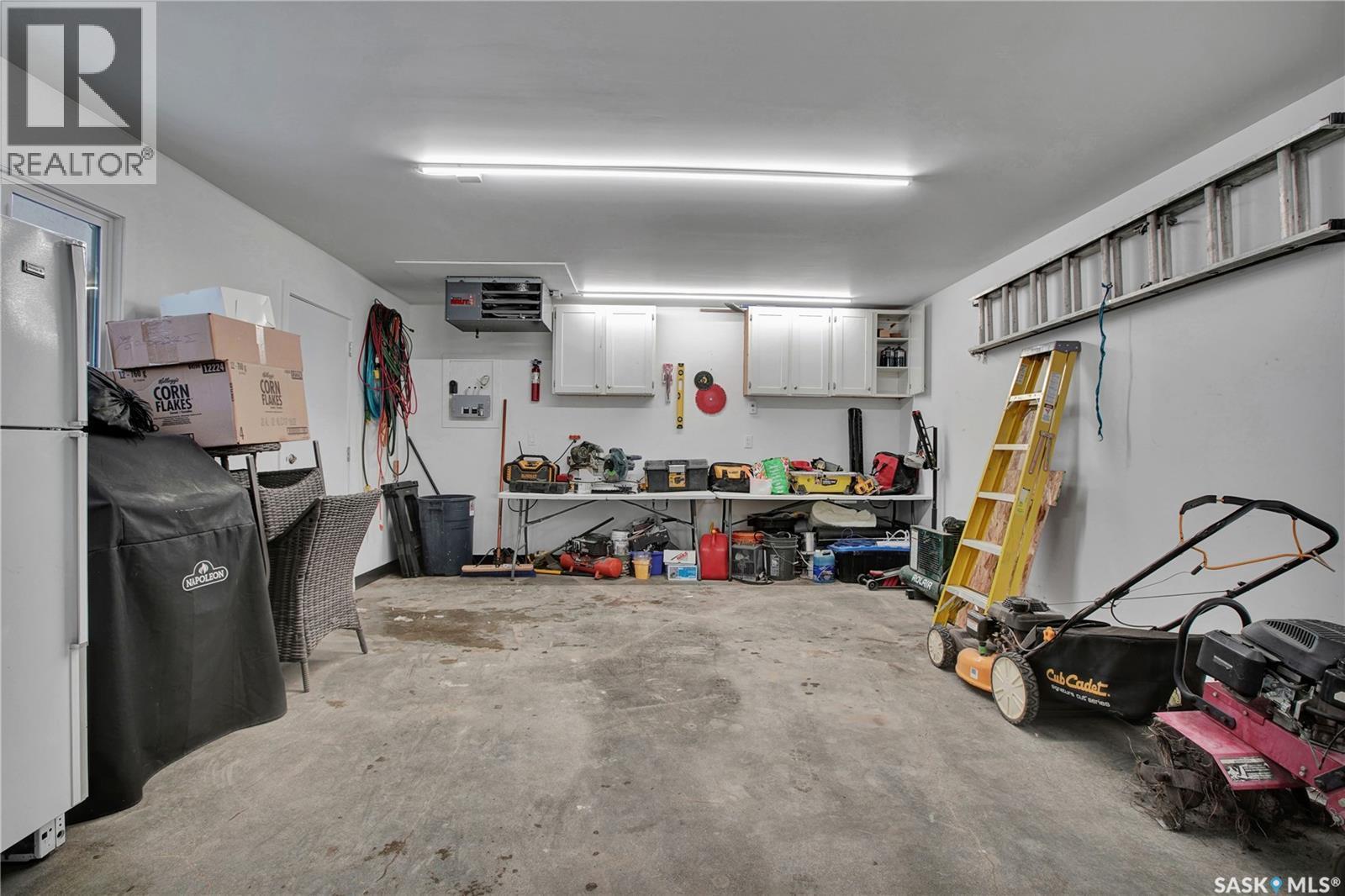 1814 Richardson Road, Saskatoon, SK - Indoor Photo Showing Garage