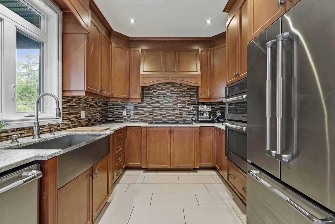 Cuisine - 182 Rue De Saguenay, Bromont, QC - Indoor Photo Showing Kitchen With Upgraded Kitchen