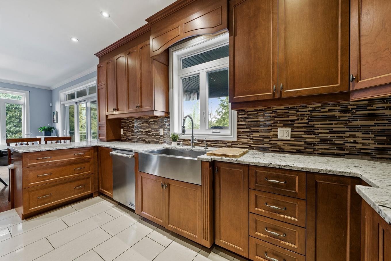 Cuisine - 182 Rue De Saguenay, Bromont, QC - Indoor Photo Showing Kitchen