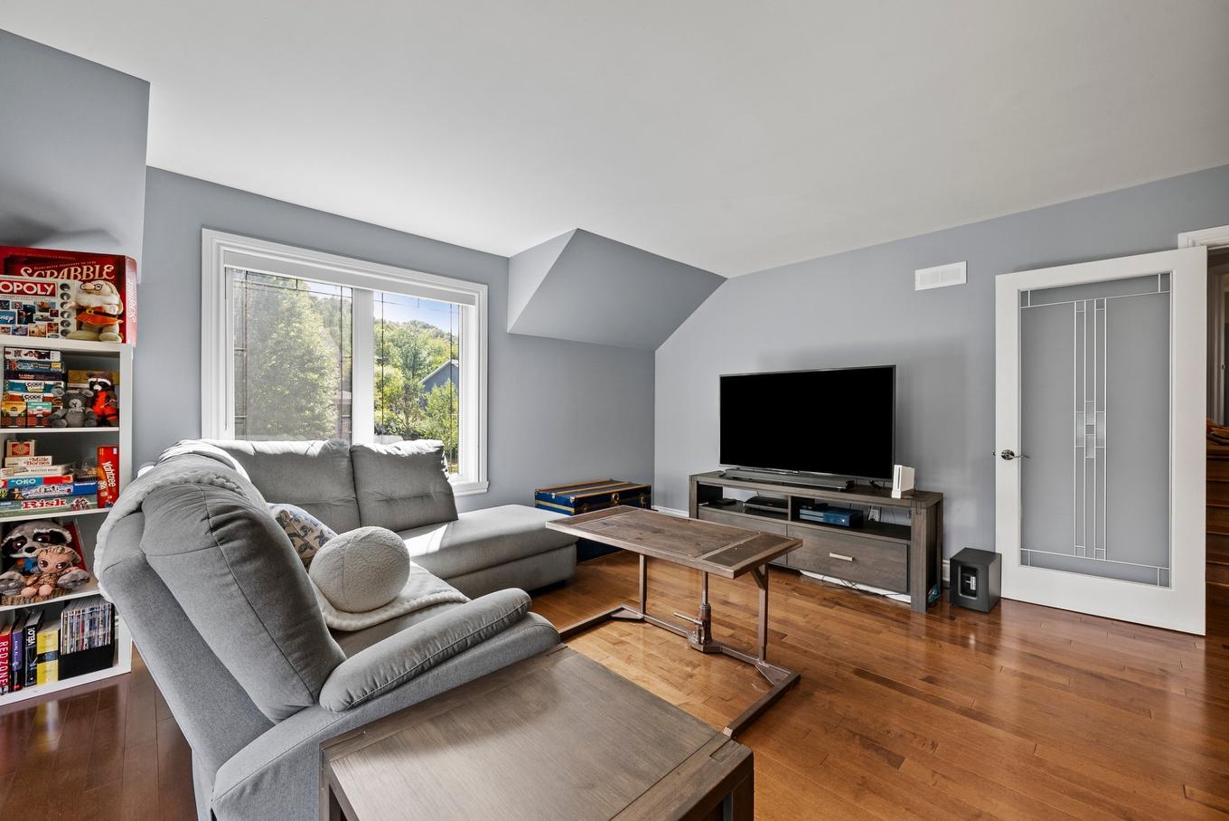Salle familiale - 182 Rue De Saguenay, Bromont, QC - Indoor Photo Showing Living Room
