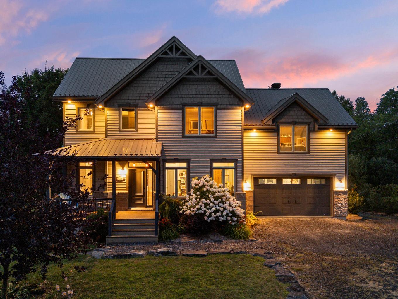 Façade - 182 Rue De Saguenay, Bromont, QC - Outdoor